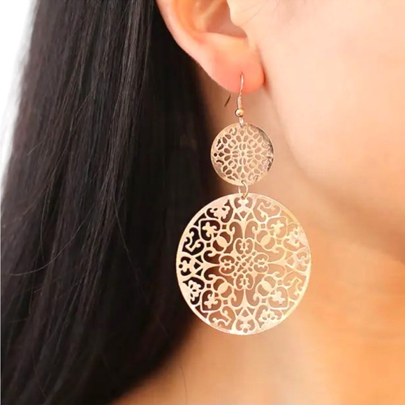 Gold dangle earrings Elegant Gold Filigree Earrings NWT - Picture 3 of 4